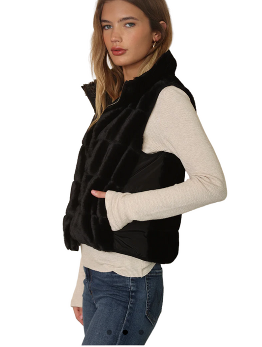 Black reversible faux-fur vest with pockets – Classic Fur Vest by dylan clothing