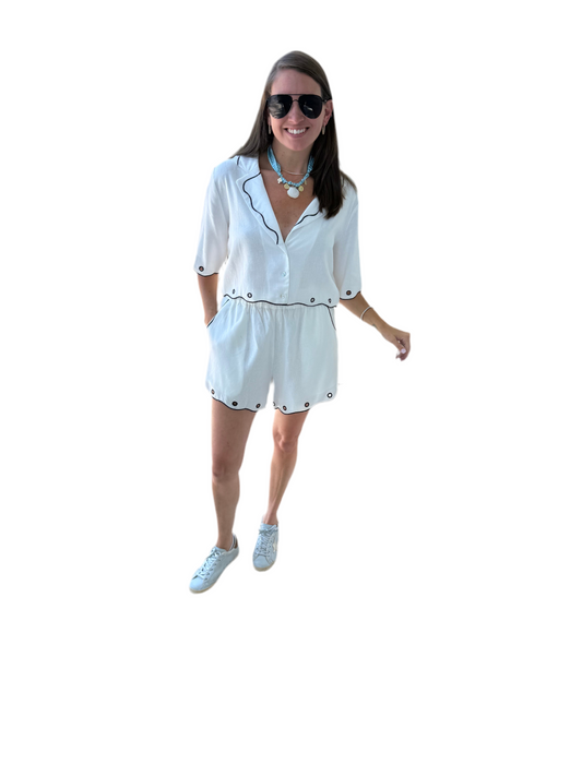 Embroidered Scallop Shorts- White/Black