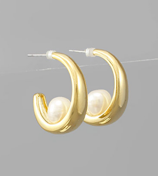 Pearl in Hoop Earring-Gold