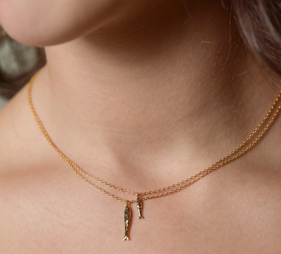 Isla small fish necklace- Blue Sapphire
